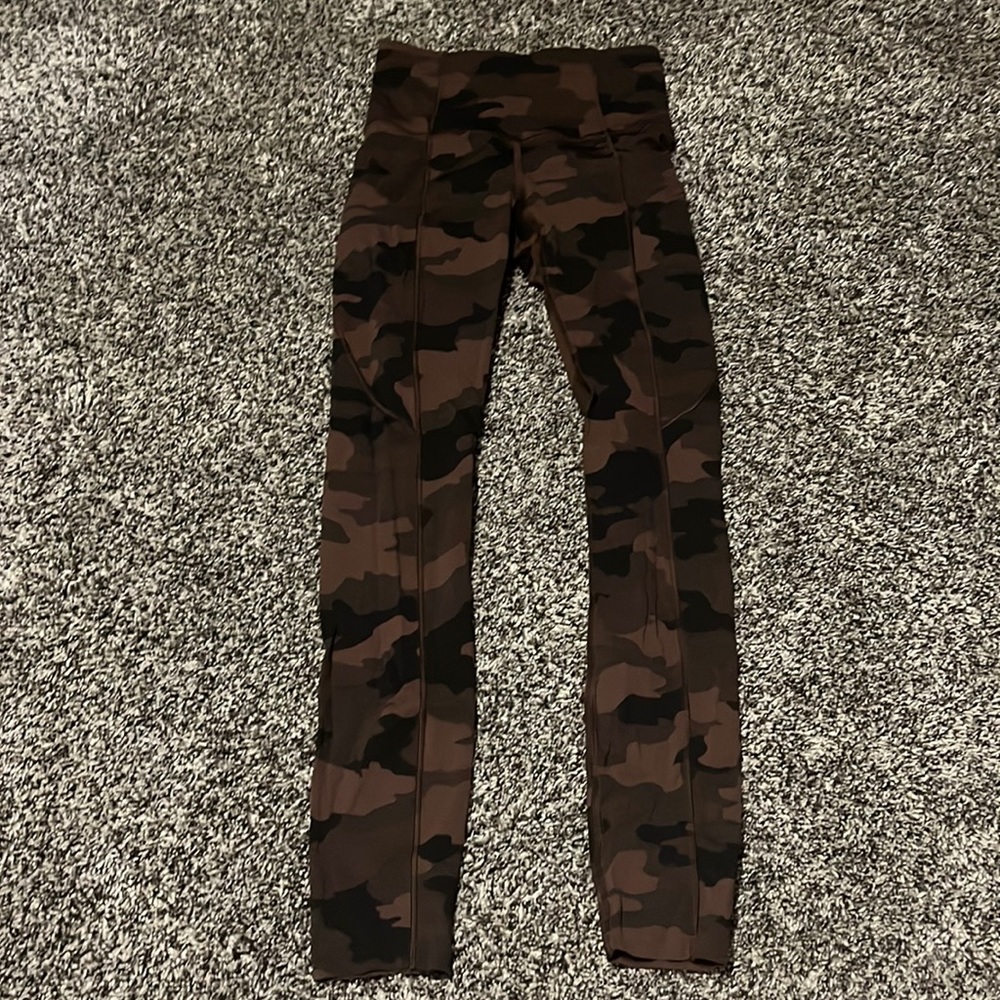 Lululemon leggings size 0. Never worn